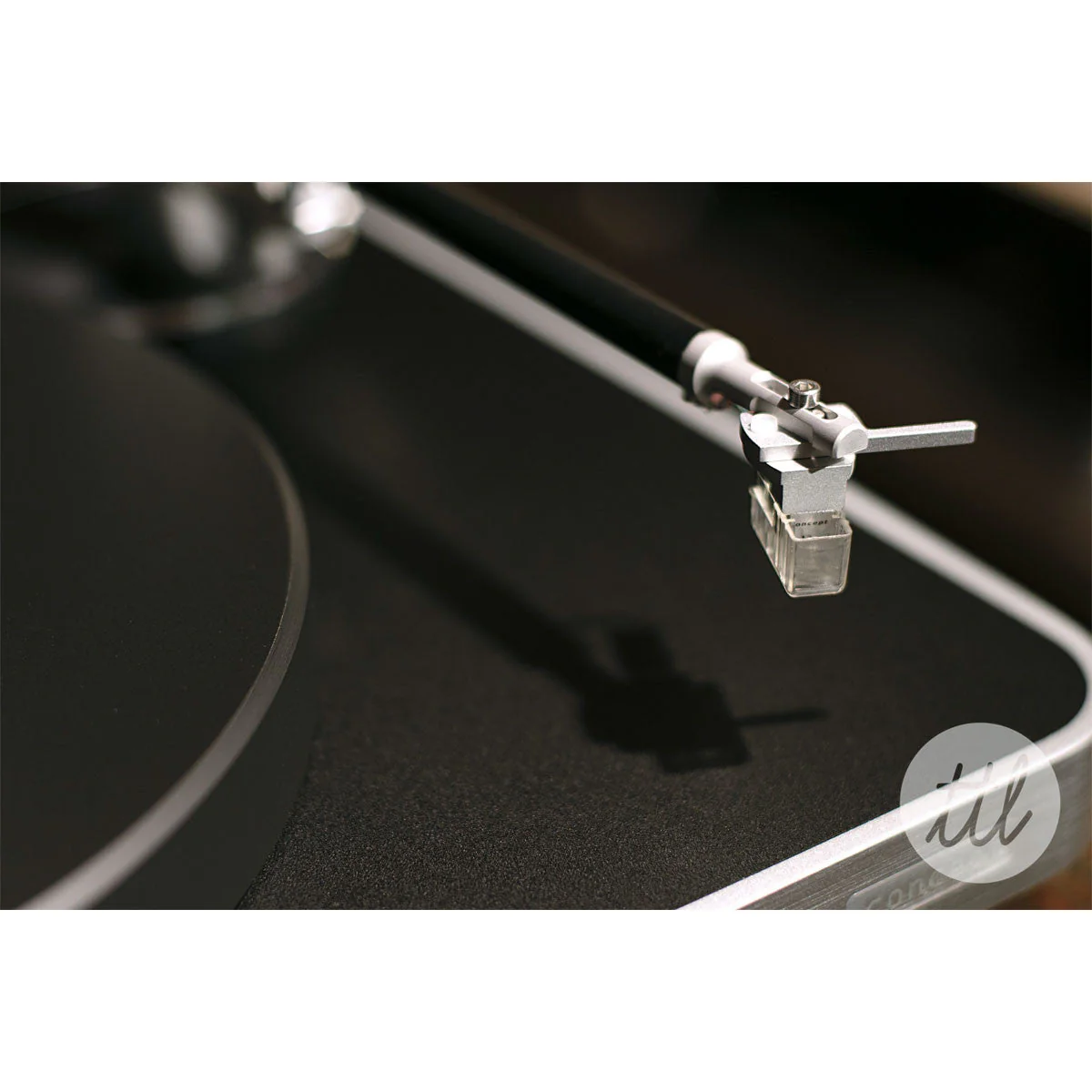 Clearaudio: Concept AiR Turntable - Concept Tonearm / Concept Cartridge