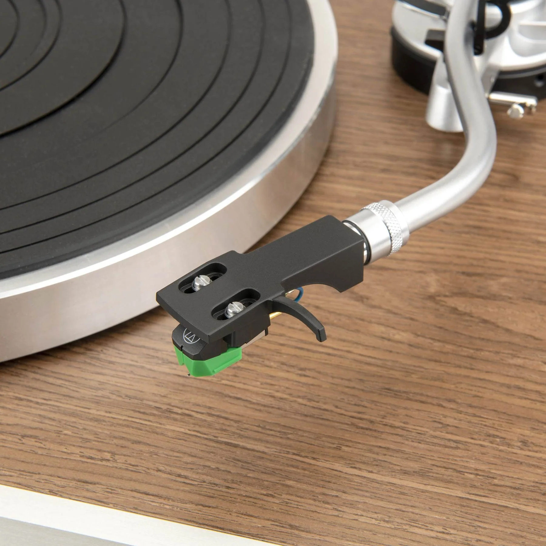 JBL: TT350 Classic Direct Drive Turntable