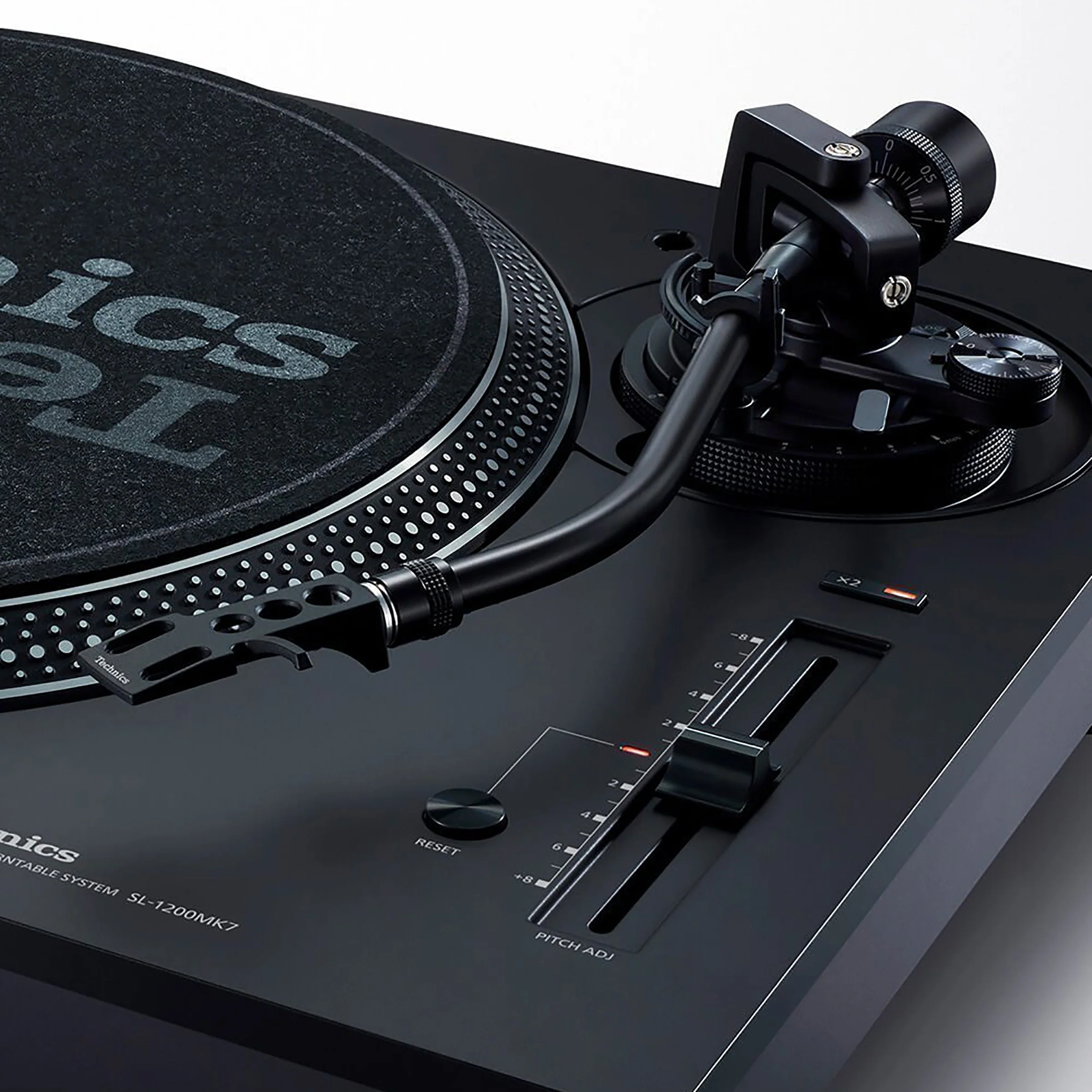 Technics: SL-1200 MK7 Turntable - Black
