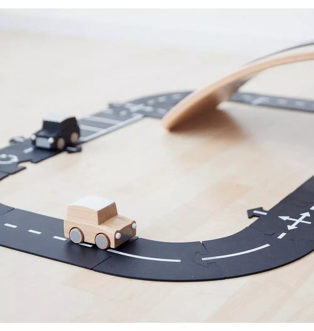 Kuruma Wooden Wind-Up Toy Car - Natural