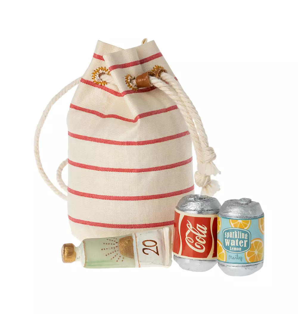 Bag with Beach Essentials, Mouse