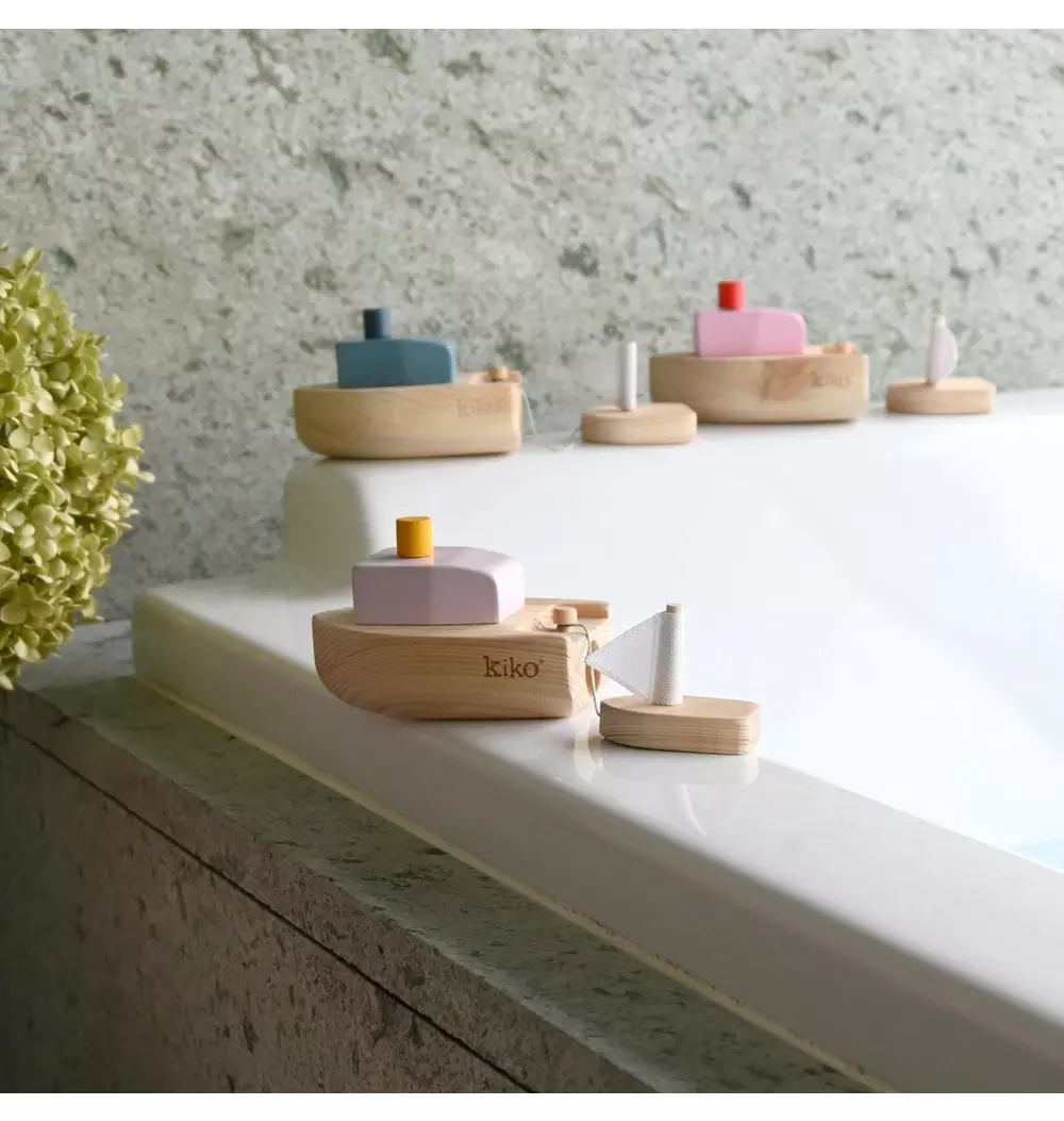 Ofune Wind-Up Wooden Boat - Lavender